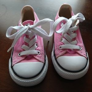 ***SOLD*****Toddler girl converse